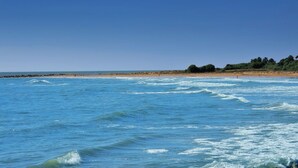 A coastal beach with clear blue waters and a rocky shoreline. - La Picca Estate - Six Bedroom Villa, Sleeps 12 (Scicli)