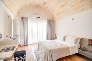 2 Schlafzimmer, BĂŒgeleisen/BĂŒgelbrett, Internetzugang, BettwĂ€sche