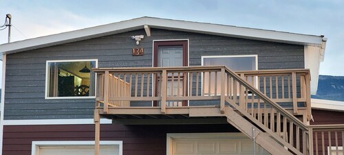 North Of Paradise! Great 2 Bedroom 900 sqft loft