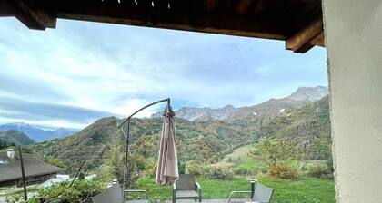 Ground floor apartment of the chalet CRES with swimming pool - jacuzzi