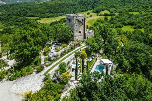 Lapis Turris - Quatre Chambres Villa, Couchages 9