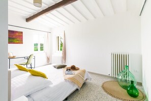 5 chambres, fer et planche à repasser, accès à Internet, literie fournie