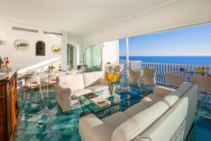Outdoor dining - Casa Ariel - Six Bedroom Villa, Sleeps 12 (Napoli)