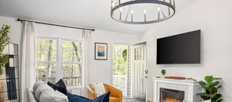Inviting family home with hot tub & fire pit, minutes to resort activities