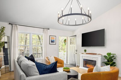 Inviting family home with hot tub & fire pit, minutes to resort activities