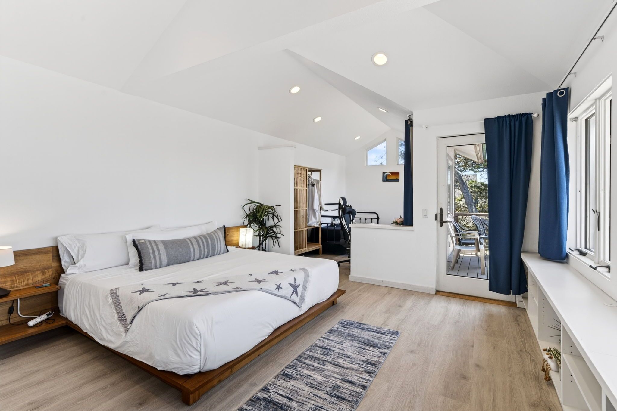 3 bedrooms, desk, laptop workspace, iron/ironing board