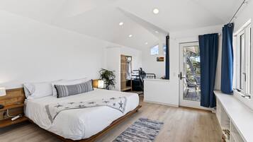 3 bedrooms, desk, laptop workspace, iron/ironing board