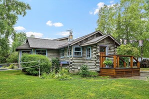 Exterior - The Fireweed House - Historic Custom Mural Home (Anchorage)
