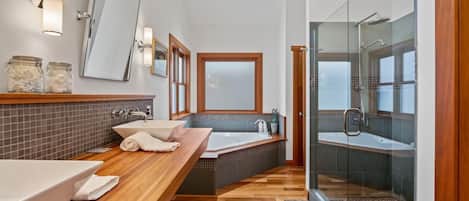 Ensemble douche/baignoire, baignoire Ă jets, sĂšche-cheveux