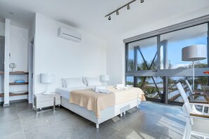 3 bedrooms, iron/ironing board, internet, bed sheets
