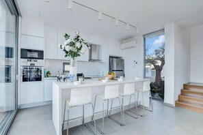 Lave-vaisselle, chaise haute