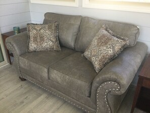 Smart TV, books - Coty’s House? So much more than a motel. A home away from home (Streator)