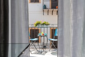 Outdoor dining - COZY SICILIAN STYLE APARTMENT in town center
-BRIARIA- (Palermo)