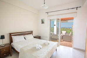 3 bedrooms, iron/ironing board, WiFi, bed sheets - Villa Davidia - Three Bedroom Villa, Sleeps 6 (Πρωταράς)
