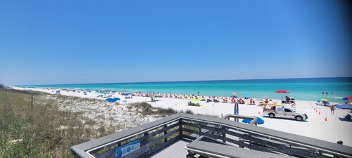 TOP RATED Villa ACROSS from the BEACH ♥ Bikes, Game Room, Pool, Putt-Putt