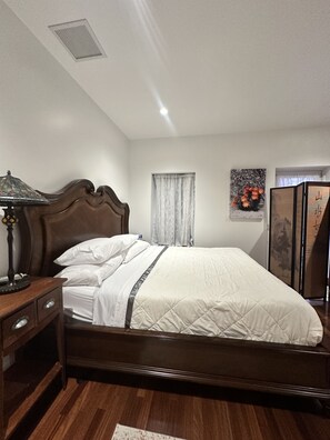 4 bedrooms, iron/ironing board, free WiFi, bed sheets - Your Grove Home (Miami)