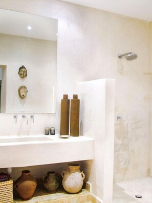 Hair dryer, towels