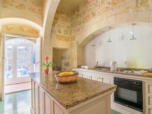 Refrigerador, microondas, horno y lavavajillas