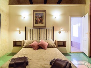 2 habitaciones, tabla de planchar con plancha, wifi y ropa de cama