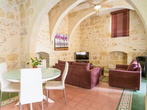 Dining - Farmhouse Bertu - Two Bedroom Villa, Sleeps 4 (Xagħra)