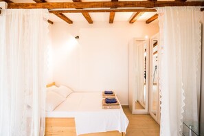 4 soverom, strykejern/-brett, internettilgang og sengetøy