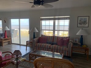 Smart TV, books - Gulf to Bay, on the beach home with bay access (Alligator Point)