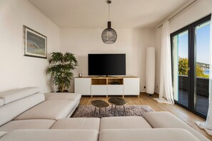 TV, fireplace, DVD player - Villa Poljica - Three Bedroom Villa, Sleeps 6 (Duce)