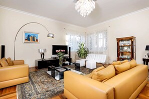 Téléviseur, foyer, lecteur de DVD