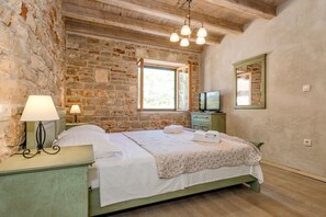 5 dormitorios, tabla de planchar con plancha, wifi y ropa de cama