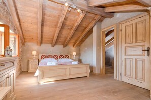 5 bedrooms, iron/ironing board, WiFi, bed sheets - Old Town Villa Hvar - Five Bedroom Villa, Sleeps 12 (Uvala Tatinja)