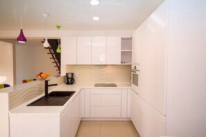 Oven, dishwasher, highchair