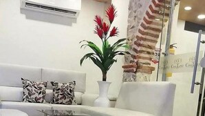 Quầy tiếp tân