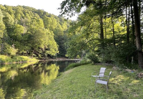 Secluded River access , restored farmhouse along Dry Fork River