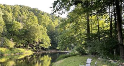 Secluded River access , restored farmhouse along Dry Fork River