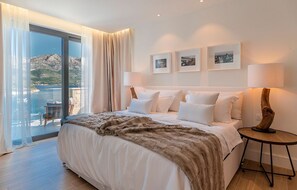 4 bedrooms, iron/ironing board, Internet, bed sheets