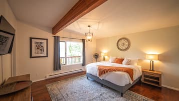 4 bedrooms, iron/ironing board, WiFi, bed sheets