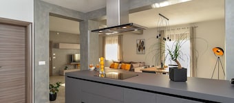 Villa Dinja - Six Bedroom Villa, Sleeps 12