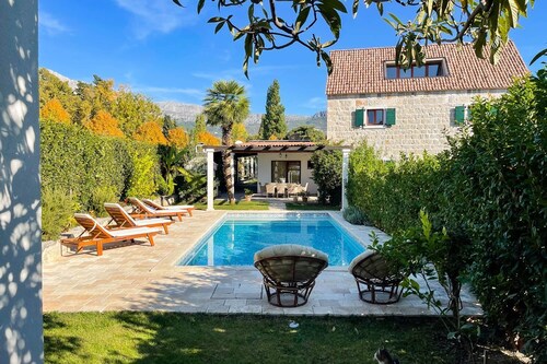 Villa Luba - Three Bedroom Villa, Sleeps 8