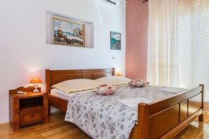 3 quartos, ferros/tábuas de passar roupa, Wi-Fi, roupa de cama