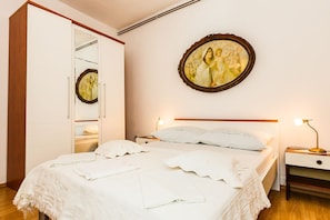 3 chambres, fer et planche Ă repasser, Wi-Fi, draps fournis