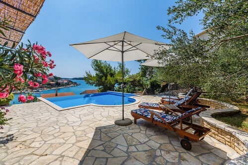 Villa Lyubov - Three Bedroom Villa, Sleeps 9