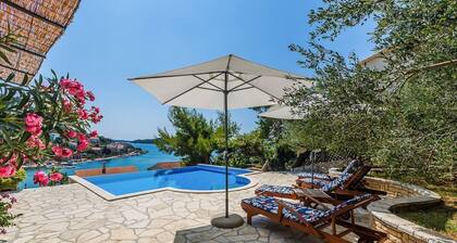 Villa Lyubov - Three Bedroom Villa, Sleeps 9