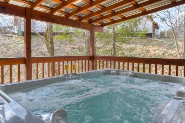 Outdoor spa tub - Nut House: Stream-Side Cabin only Minutes from Downtown Gatlinburg (Gatlinburg)