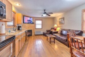 Dishwasher - Nut House: Stream-Side Cabin only Minutes from Downtown Gatlinburg (Gatlinburg)