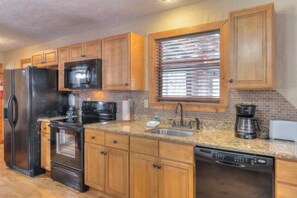 Dishwasher - Nut House: Stream-Side Cabin only Minutes from Downtown Gatlinburg (Gatlinburg)