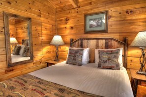 1 bedroom, free WiFi - Oakview: Pet-Friendly Cabin Nestled in a Secluded Wooded Area Only Minutes from Downtown Gatlinburg (Gatlinburg)