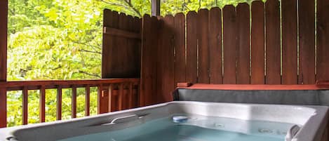 Tina de hidromasaje al aire libre