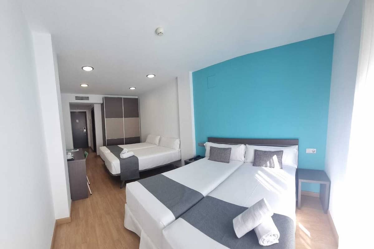 Family Room | Minibar, in-room safe, desk, blackout drapes