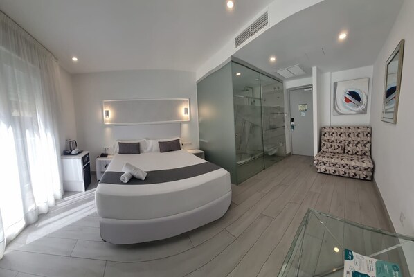 스탠다드 더블룸 또는 트윈룸, 발코니 | 미니바, 객실 내 금고, 책상, 암막 커튼