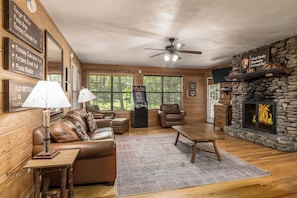 Interior - Brookside: Gorgeous Brookside Cabin Nestled next to Cosby and Gatlinburg Entrance. (Gatlinburg)